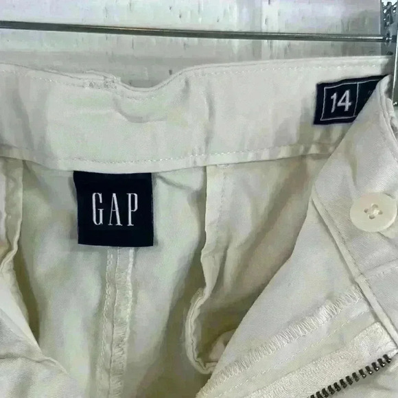 GAP Women’s Wide Leg Cream Pleated Khakis Pants 29” inseam with double enclosure - Picture 2 of 10